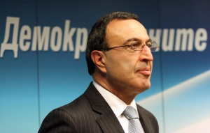 Нито един син депутат не пожела да предложи Стоянов за член на КС
