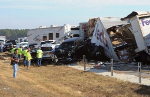 Двама загинали и десетки ранени при верижна катастрофа с над 100 коли в Тексас