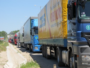 Опашка от 300 камиона задръсти турската граница при Капитан Андреево