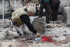 Кола бомба уби двама, рани 40 в Афганистан