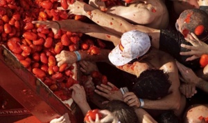 Започва „Доматена революция" пред парламента