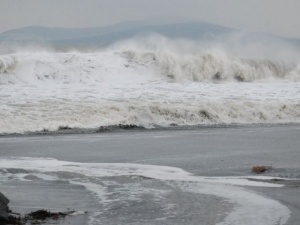 Автомобил падна в морето край Варна
