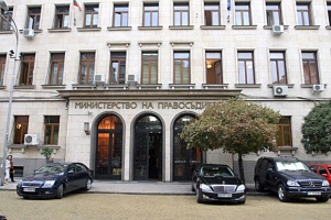 Половината от получаващите българско гражданство са македонци