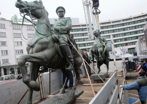 Конят на Цар Освободител дойде пред парламента, но без Александър II