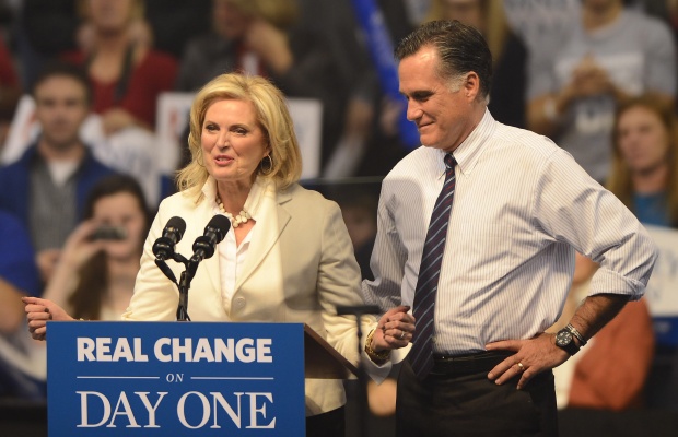 Републиканецът Мит Ромни гласува