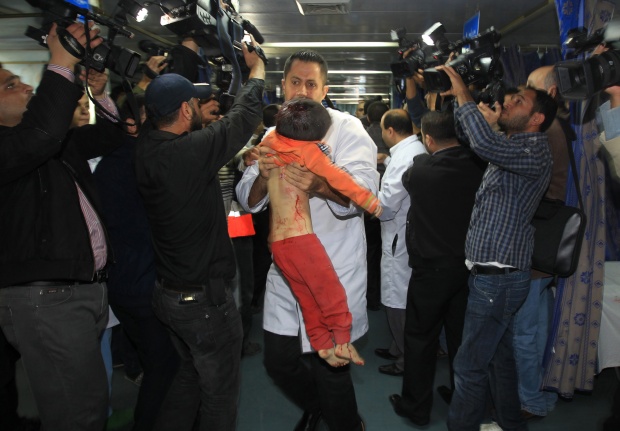Болниците в Газа изнемогват след израелските бомбардировки