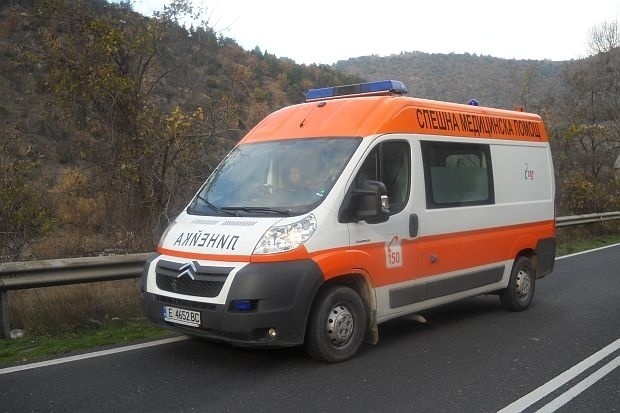 Седем възрастни и бебе пострадаха при катастрофа