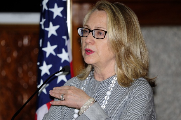 Хилари Клинтън спешно заминава в Близкия изток