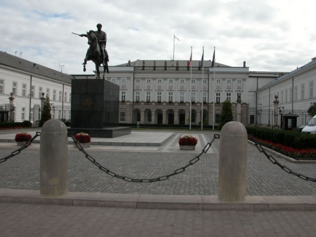 Осуетиха бомбен атентат срещу полския парламент