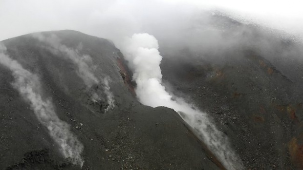 Вулкан изригна в Нова Зеландия, друг е на път