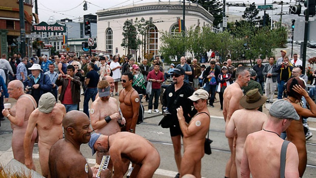 Голи протести срещу забрана за нудизъм в Сан Франциско