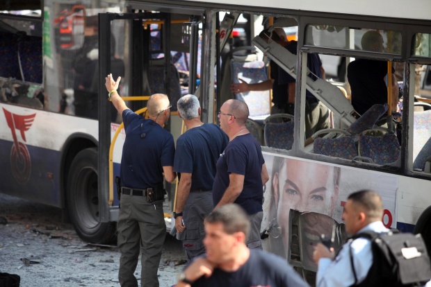 Няма пострадали българи след взрива на автобус в Тел Авив
