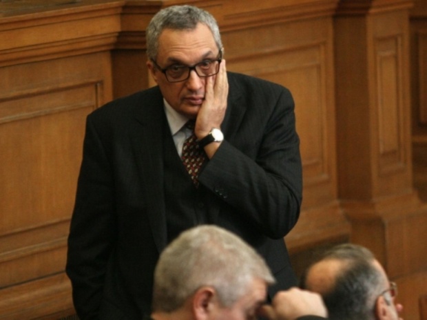 Костов напусна комисията за контрол на ДАНС заради Румен Петков и кмета на Коиловци