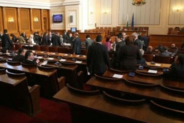 Депутатите приеха процедурните правила за незаетото от Марковска място в КС
