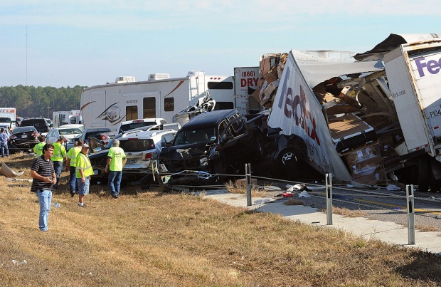 Двама загинали и десетки ранени при верижна катастрофа с над 100 коли в Тексас