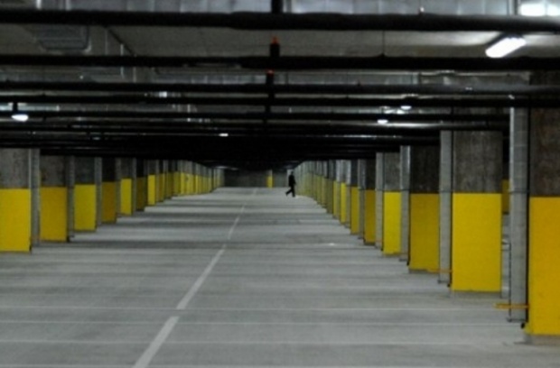 Паркингите до метрото за милиони левове стоят празни