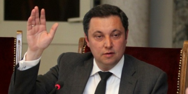 Янев разсекретява документи заради огромните кражби в енергетиката