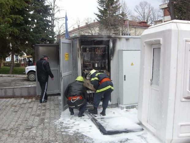 Трафопост горя във Велико Търново – 4 блока без ток
