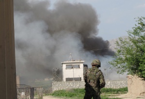 Трима талибани се взривиха край базата на НАТО в Джалалабад
