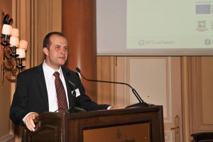 България привлича чужди инвестиции на кръгла маса в Париж