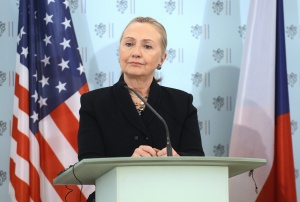 Клинтън открито лобира за американски енергиен концерн в Чехия