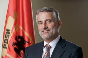 „Македонско девойче" само в Скопие искат от Демократическата партия на албанците