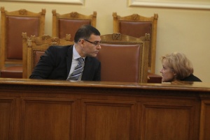 Приеха Бюджет 2013 със скандали