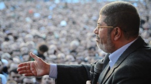 Морси поиска диалог, но предизвика нови безредици