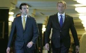 Македонски журналист сравни писмо на Младенов до Попоски с кондом