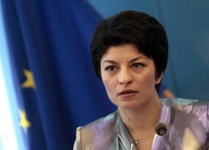 Атанасова: Забраната за пушене остава в този си вид!