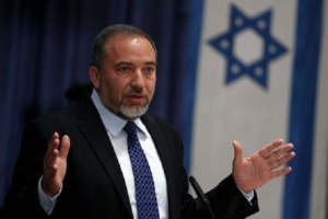 Израелският външен министър подава оставка