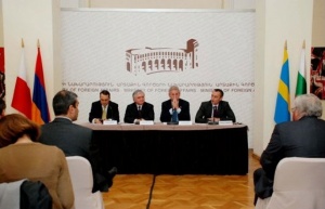 Младенов призова за спиране на конфликта в Нагорни Карабах