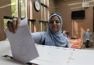 Египет гласува на референдум за конституция