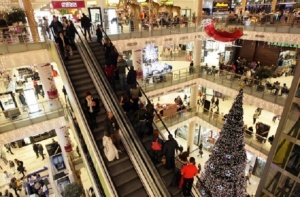 Между 50 и 300 лева дават българите за коледни подаръци