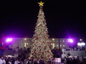 Гърците празнуват Коледа на село, за да пестят