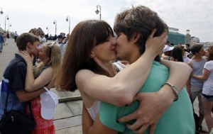Младите хора застрашени от болестта на целуването