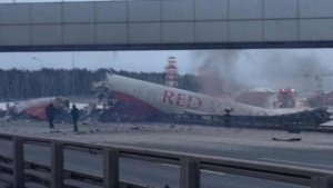 Трима души загинаха в катастрофата на самолет на московско летище