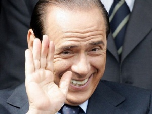 Левицата обвинявала Берлускони във всичко, само че не е гей