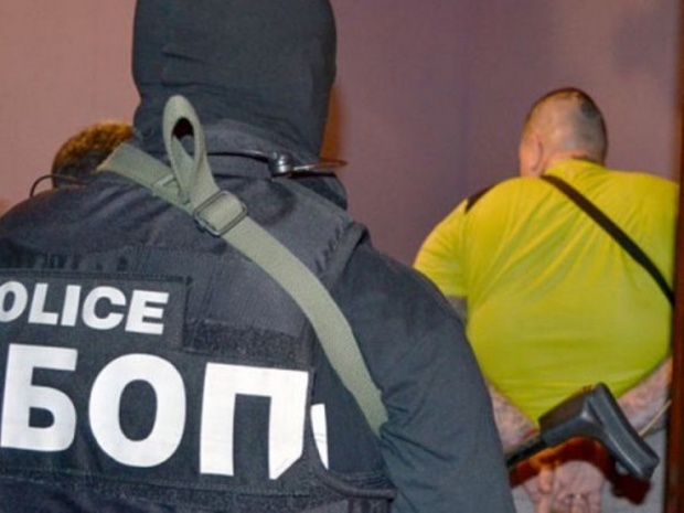 Закопчаха трима за пране на 5 млн. долара