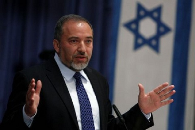 Израелският външен министър подава оставка