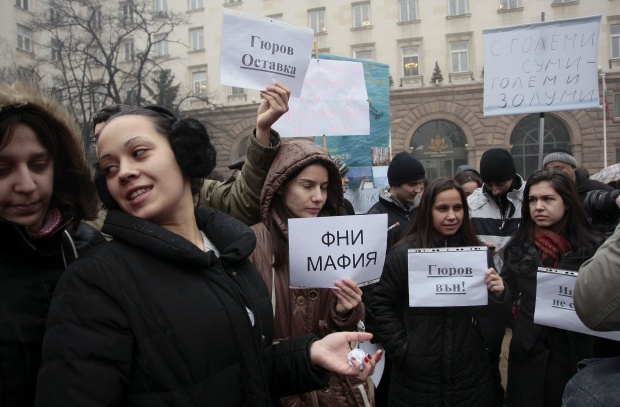 Млади учени заляха премиера Борисов с SMS-и