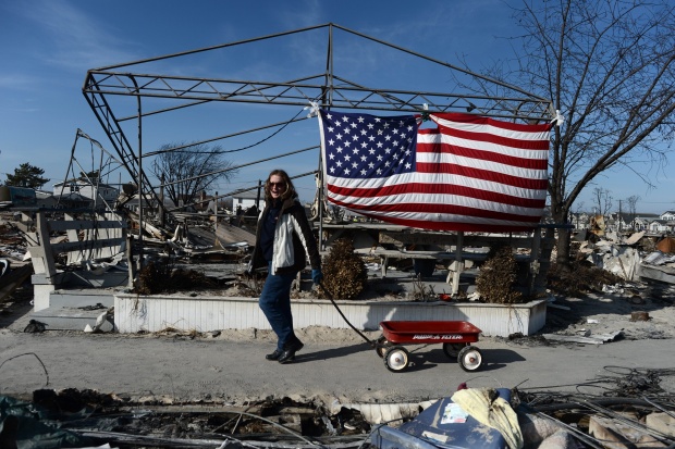 САЩ отпускат 60 млрд. долара за възстановяване след урагана „Санди"
