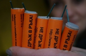 Мъж загуби ръката след инцидент с бомбички