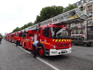 Петима загинаха в пожар край Париж