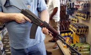 Рекорден брой американци се сдоболи с оръжие през декември
