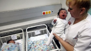 Рекордно ниска раждаемост в България през 2012 г.