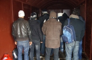 Задържаха 10-има от Конго в опит да влязат в България нелегално
