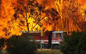 Огненият ад в Австралия продължава, хората инструктирани да напускат домовете си