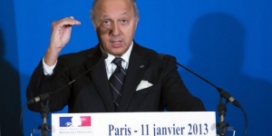Франция обеща да остане „няколко седмици“ в Мали