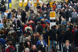 Заради сняг и поледица отмениха над 200 полета във Франкфурт